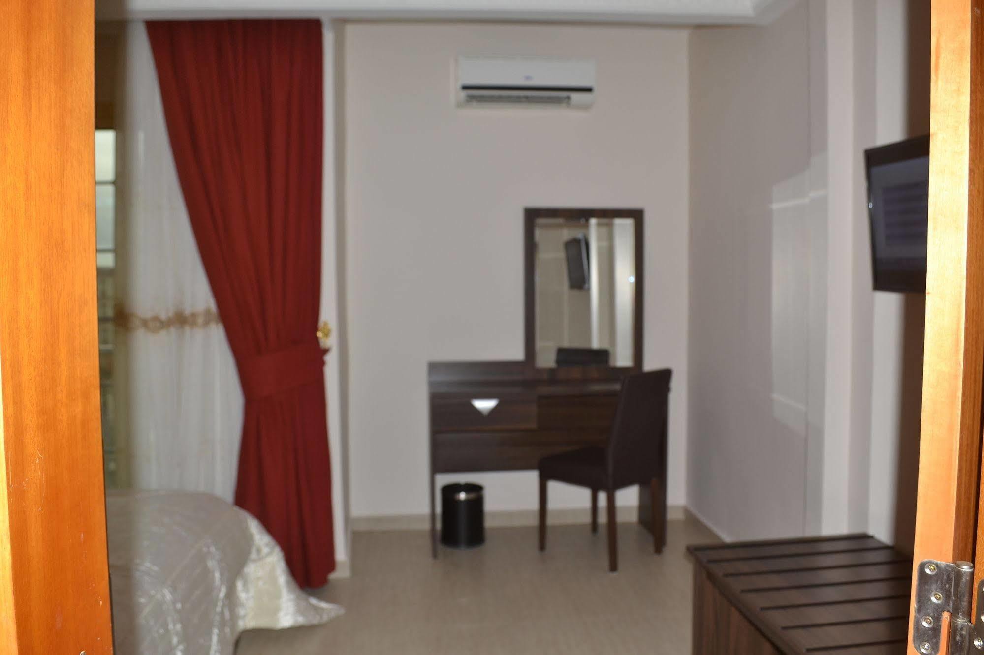 Noubou International Hotel Douala Exterior foto